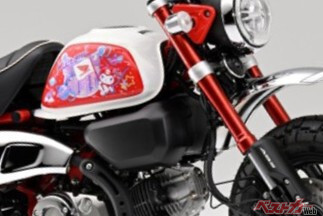 モンキー125×クロミちゃんのコラボアクセサリ発売決定!!　かわいさとワルさがちょうどいいオシャレなサイドタンクに！