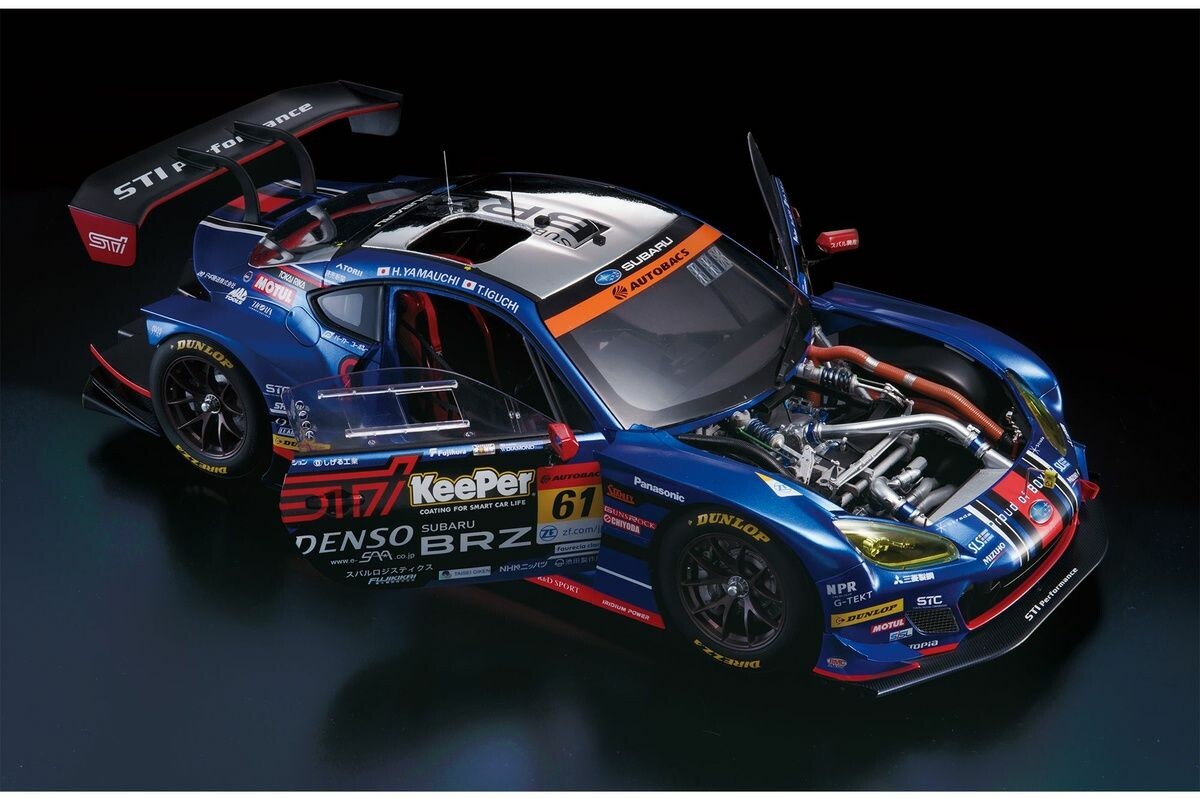 2021年のGT300チャンピオンマシンが”大迫力”の1/8スケールで登場！　週刊『SUBARU BRZ GT300』が発売