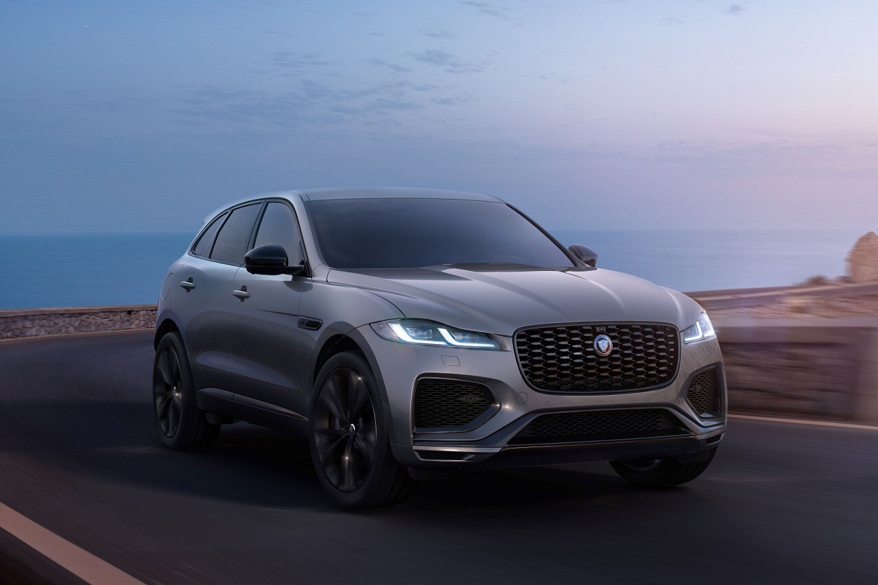 ジャガー、主力SUV『F-PACE』を2025年モデルに。創設90年の歴史を称える特別な新グレードも