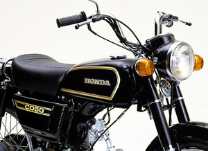 「背広を着たビジネスマンが乗る“原付”」 スーパーカブと並ぶもう一つの“ビジネスバイクの金字塔”を今こそ振り返りたい！