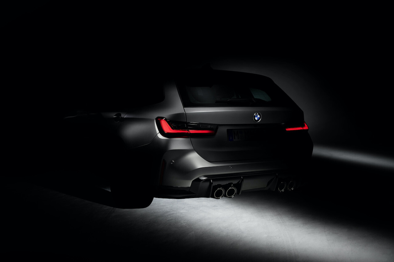 2022年にデビューか？ BMWが新型M3ツーリングの公道走行テストをスタート