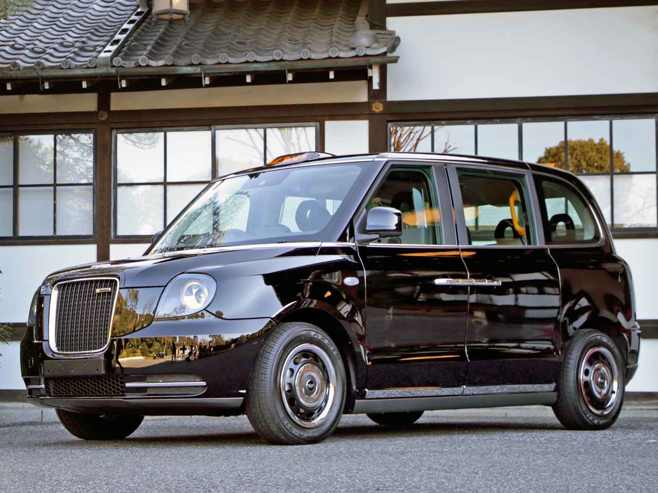 LEVC ジャパンがロンドンタクシー TX「車いす移動車」仕様の価格を発表