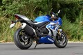 コンパクトで軽快！　スズキのスーパースポーツGSX-R1000R ABSにスーパースポーツに憧れるママライダーが走行体験してみました!!