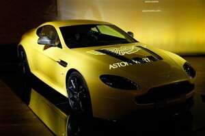 アストン、V12ヴァンテージSを日本初公開