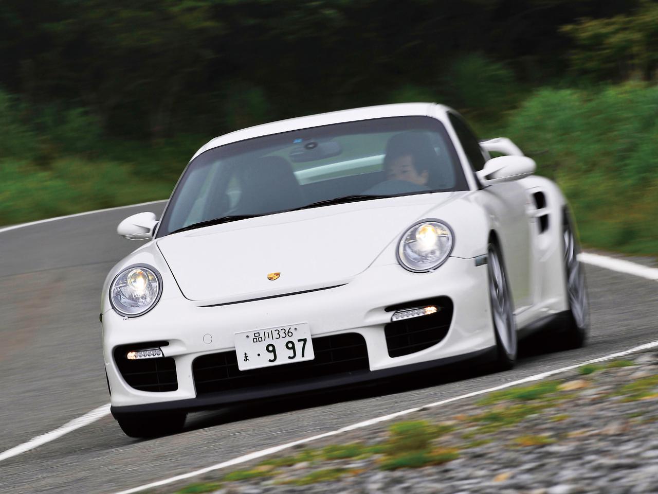 試乗 997型 911 Gt2はポルシェのスポーツカーの頂点に立つべく誕生したモデルだった 10年ひと昔の新車試乗記 Webモーターマガジン 自動車情報サイト 新車 中古車 Carview Sportsdol