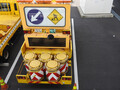 100km/hで走るクルマの横で作る規制帯は命がけの作業！　道路工事の車線規制はこうして作られる!!