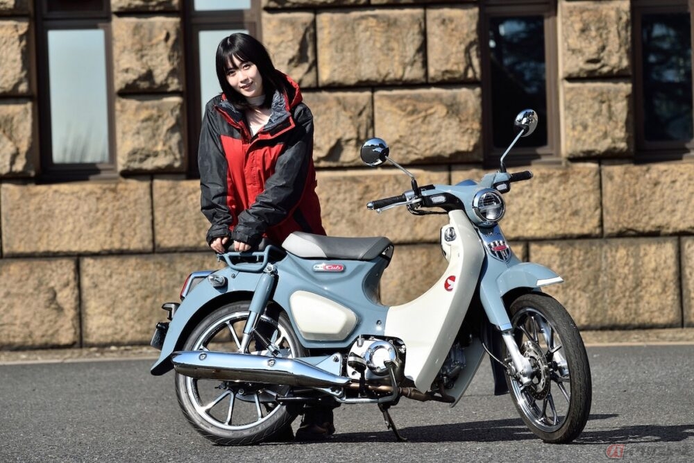 夜道雪のチャレンジバイク道 Tvアニメ スーパーカブ 小熊役の声優 夜道雪さんが ホンダのカブシリーズの最上級モデル スーパーカブc125 に乗ってみました バイクのニュース 自動車情報サイト 新車 中古車 Carview