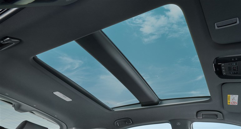 新型「ハリアー」も「RAV4」同様“ハンマーヘッド顔”でスポーティに変貌？ デビューは26年夏以降か