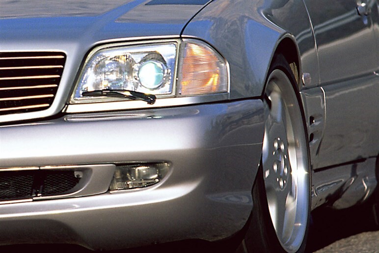 【コレ何？】かつて一世を風靡した「ヘッドライトワイパー」が廃れたワケ。代わりの登場した新技術とは