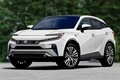 新型「ハリアー」も「RAV4」同様“ハンマーヘッド顔”でスポーティに変貌？ デビューは26年夏以降か