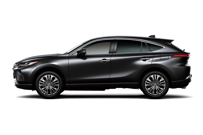 新型「ハリアー」も「RAV4」同様“ハンマーヘッド顔”でスポーティに変貌？ デビューは26年夏以降か
