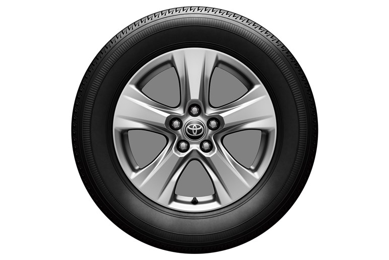 新型「ハリアー」も「RAV4」同様“ハンマーヘッド顔”でスポーティに変貌？ デビューは26年夏以降か
