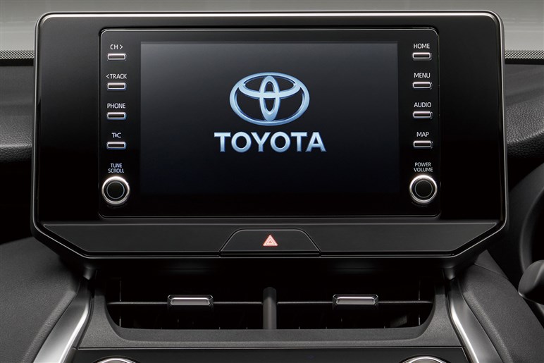 新型「ハリアー」も「RAV4」同様“ハンマーヘッド顔”でスポーティに変貌？ デビューは26年夏以降か