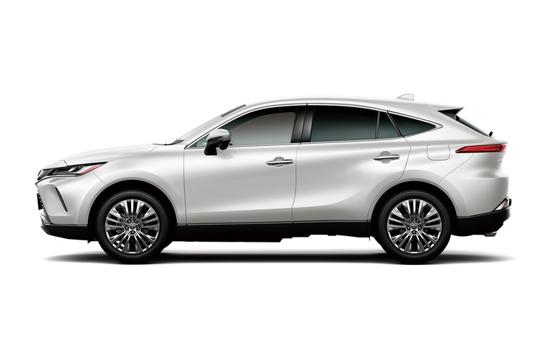新型「ハリアー」も「RAV4」同様“ハンマーヘッド顔”でスポーティに変貌？ デビューは26年夏以降か