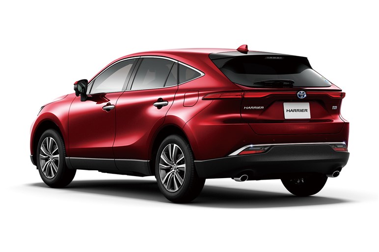 新型「ハリアー」も「RAV4」同様“ハンマーヘッド顔”でスポーティに変貌？ デビューは26年夏以降か