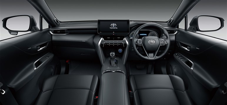 新型「ハリアー」も「RAV4」同様“ハンマーヘッド顔”でスポーティに変貌？ デビューは26年夏以降か