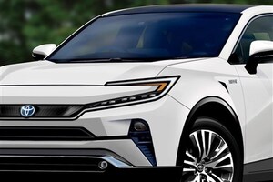 新型「ハリアー」も「RAV4」同様“ハンマーヘッド顔”でスポーティに変貌？ デビューは26年夏以降か