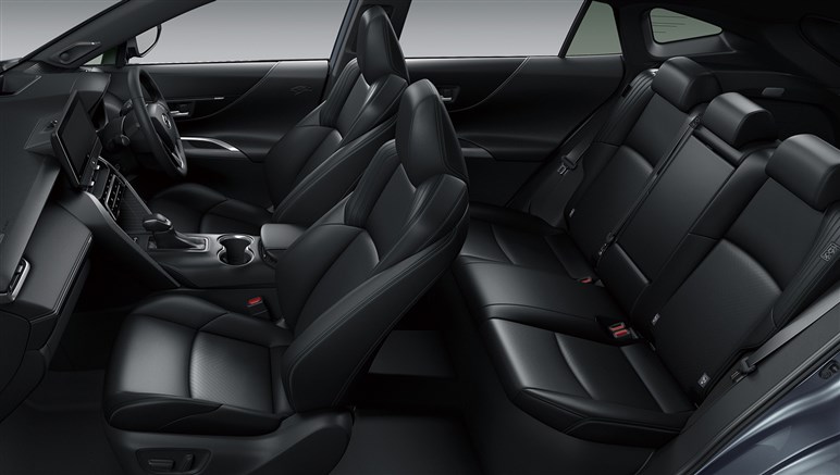新型「ハリアー」も「RAV4」同様“ハンマーヘッド顔”でスポーティに変貌？ デビューは26年夏以降か