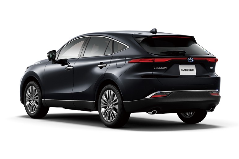 新型「ハリアー」も「RAV4」同様“ハンマーヘッド顔”でスポーティに変貌？ デビューは26年夏以降か