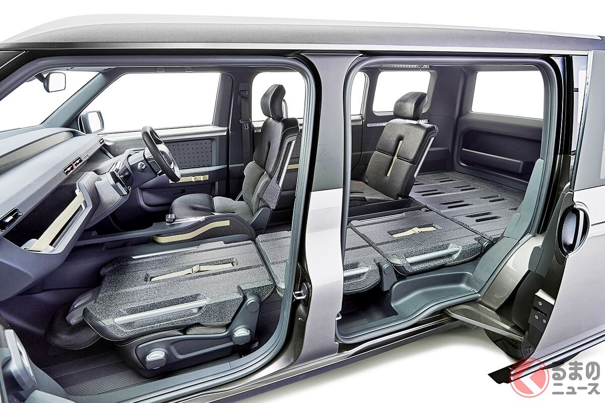 トヨタの斬新「“スライドドア”SUV」がスゴかった！ カクカクデザイン×全長4.3mの「ちょうどいいサイズ」！ “押し出し”強めでカッコいい「Tjクルーザー」とは