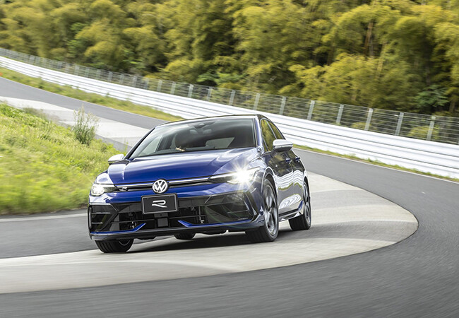 【最新モデル試乗】ニュルで鍛えた本格派、VWゴルフRのスーパーハンドリングに惚れた！