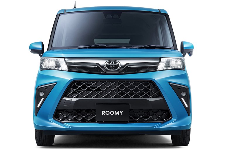 ヤリスクロスやヴェゼルの“新古車”が高騰中のナゾ現象が発生中。背景に「中古日本車天国」の存在