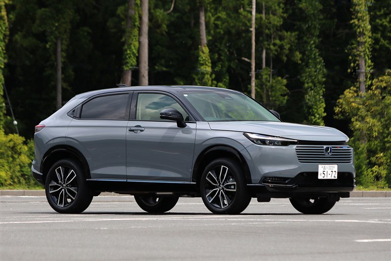 ヤリスクロスやヴェゼルの“新古車”が高騰中のナゾ現象が発生中。背景に「中古日本車天国」の存在