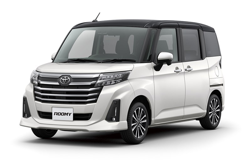 ヤリスクロスやヴェゼルの“新古車”が高騰中のナゾ現象が発生中。背景に「中古日本車天国」の存在