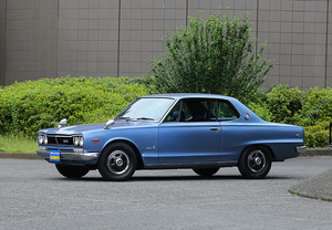 【20世紀名車】誰もが憧れたハコスカ代表モデル。「昭和の元気」を象徴する1970年 日産スカイラインHT2000GTの流麗シルエット