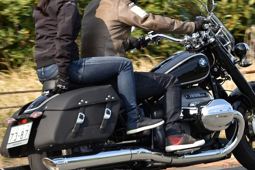 彼氏のお腹に手を回すのってok タンデム走行の正しい乗り方とは バイクのニュース 自動車情報サイト 新車 中古車 Carview