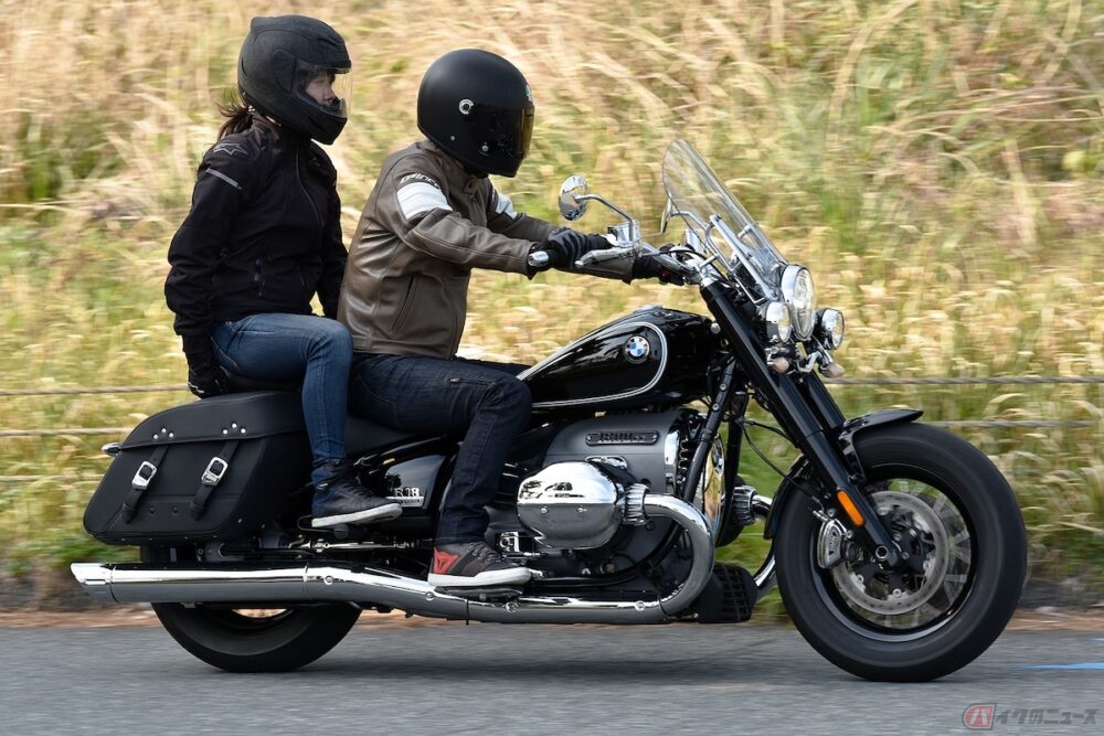 彼氏のお腹に手を回すのってok タンデム走行の正しい乗り方とは バイクのニュース 自動車情報サイト 新車 中古車 Carview