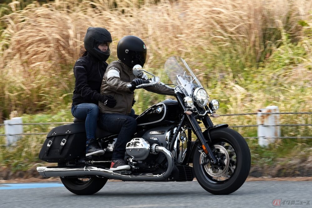 彼氏のお腹に手を回すのってok タンデム走行の正しい乗り方とは バイクのニュース 自動車情報サイト 新車 中古車 Carview