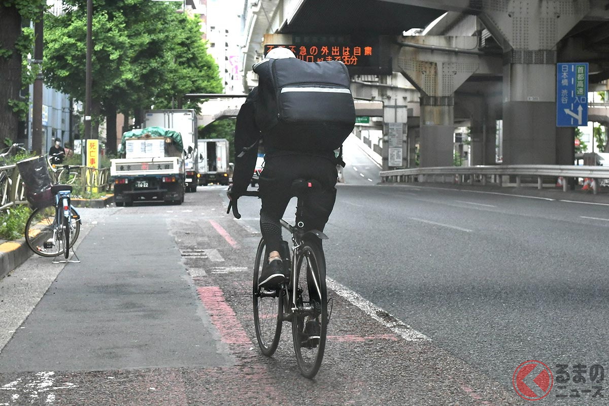 ひょっこり飛び出し」に恐怖！ 自転車専用レーン走行しないと違反 