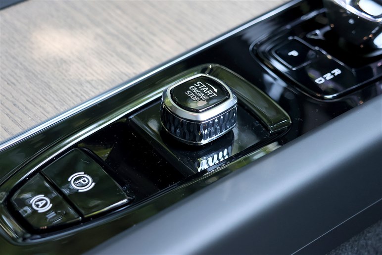 静かにアップデートした「XC60」に試乗。最新装備の進化とともに普遍的な魅力がしっかり残っていた