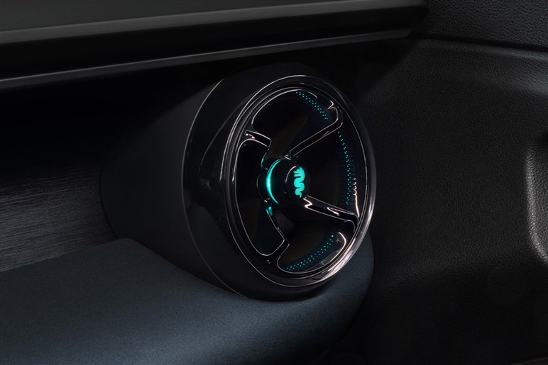 アルファロメオの最小SUV「ジュニア」発売　1.2LハイブリッドとBEVを設定、420万円から