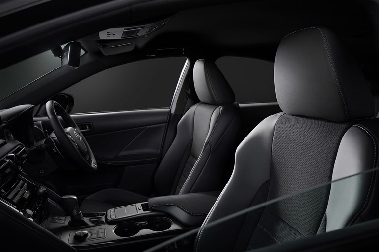 最後のV8セダンになるのか？ 次期モデルはBEVの噂も…レクサス IS500「クライマックス エディション」発表