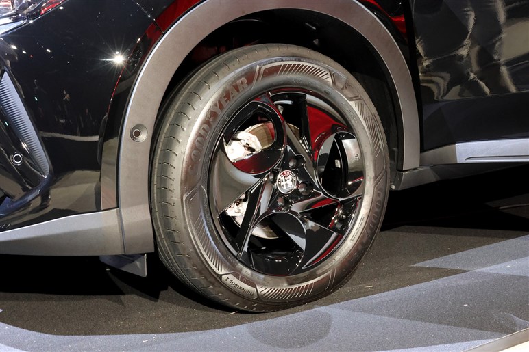 アルファロメオの最小SUV「ジュニア」発売　1.2LハイブリッドとBEVを設定、420万円から
