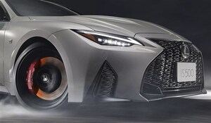 最後のV8セダンになるのか？ 次期モデルはBEVの噂も…レクサス IS500「クライマックス エディション」発表