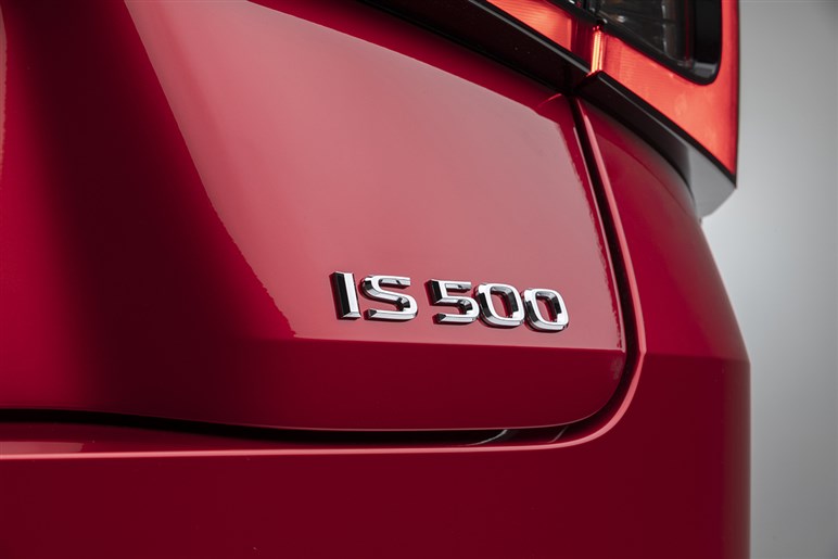 最後のV8セダンになるのか？ 次期モデルはBEVの噂も…レクサス IS500「クライマックス エディション」発表