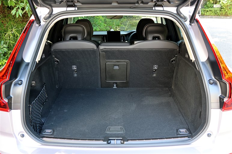静かにアップデートした「XC60」に試乗。最新装備の進化とともに普遍的な魅力がしっかり残っていた