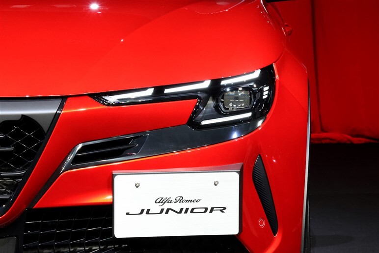 アルファロメオの最小SUV「ジュニア」発売　1.2LハイブリッドとBEVを設定、420万円から