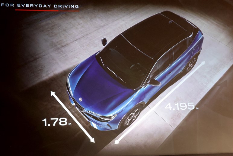 アルファロメオの最小SUV「ジュニア」発売　1.2LハイブリッドとBEVを設定、420万円から