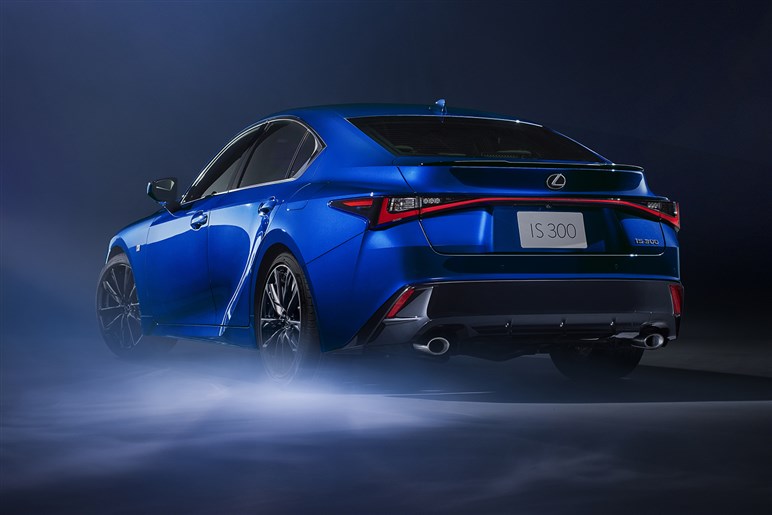 最後のV8セダンになるのか？ 次期モデルはBEVの噂も…レクサス IS500「クライマックス エディション」発表