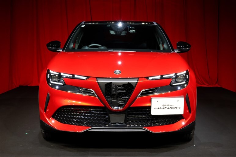 アルファロメオの最小SUV「ジュニア」発売　1.2LハイブリッドとBEVを設定、420万円から