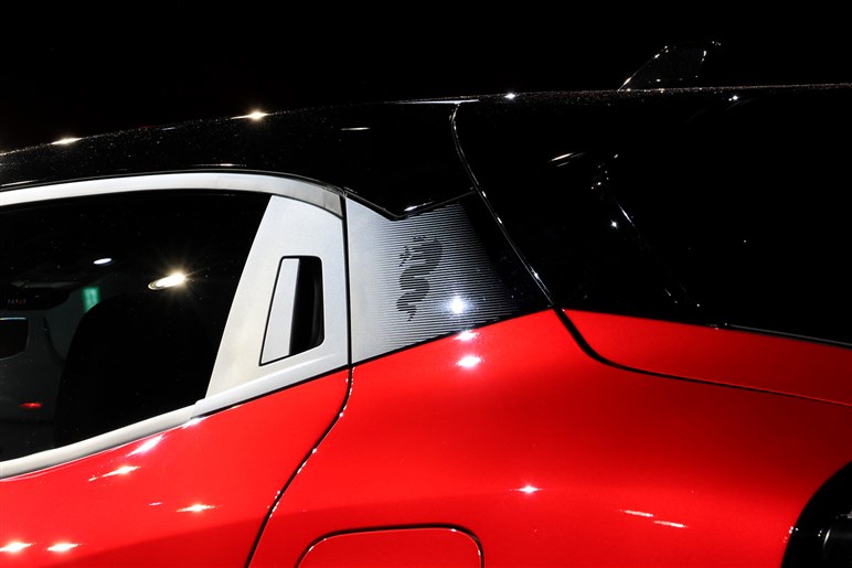 アルファロメオの最小SUV「ジュニア」発売　1.2LハイブリッドとBEVを設定、420万円から