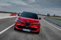 アルファロメオの最小SUV「ジュニア」発売　1.2LハイブリッドとBEVを設定、420万円から