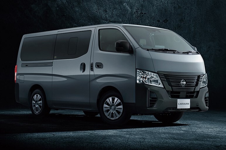 座り心地は「ハイエース」より上？ 「キャラバン」一部改良＆ブラック好きなら新グレードの“ブラックエディション”がいいぞ