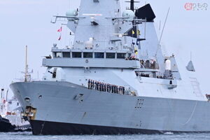 12年ぶりの来日 イギリス的「イージス艦」てっぺんで”巨大な玉”と”黒板”がクルクル～!! 何のため？