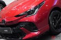 【タイ】トヨタ「最新ヤリス」実車公開！ 斬新サメ顔×3ナンバーサイズの“ちょいデカボディ”採用！ アグレッシブすぎる「コンパクト5ドアハッチ」がスゴい！