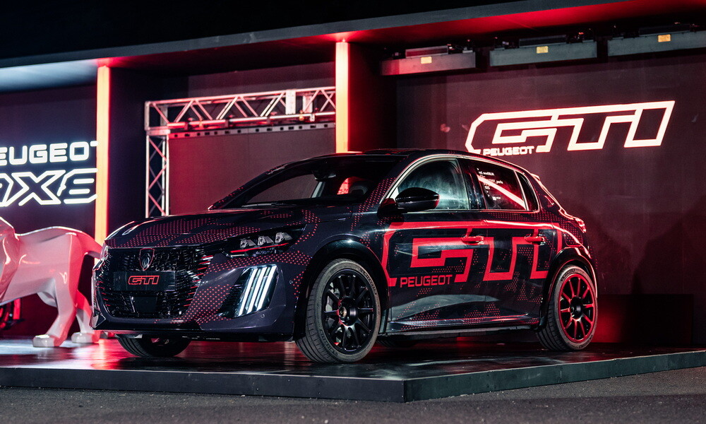 【205GTiへのオマージュ】ホットなネーミングが復活！プジョーE-208GTi日本初公開